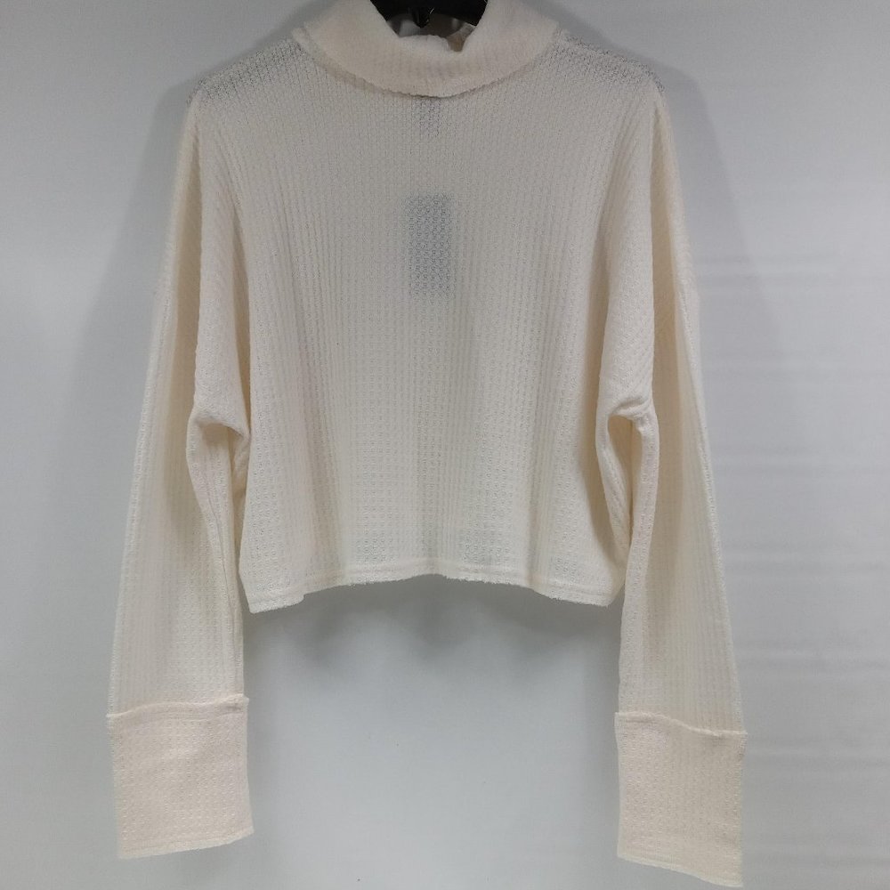 Wild Fable Soft Cropped Bottom Turtleneck Sweater Size Large NWT - Picture 2 of 8